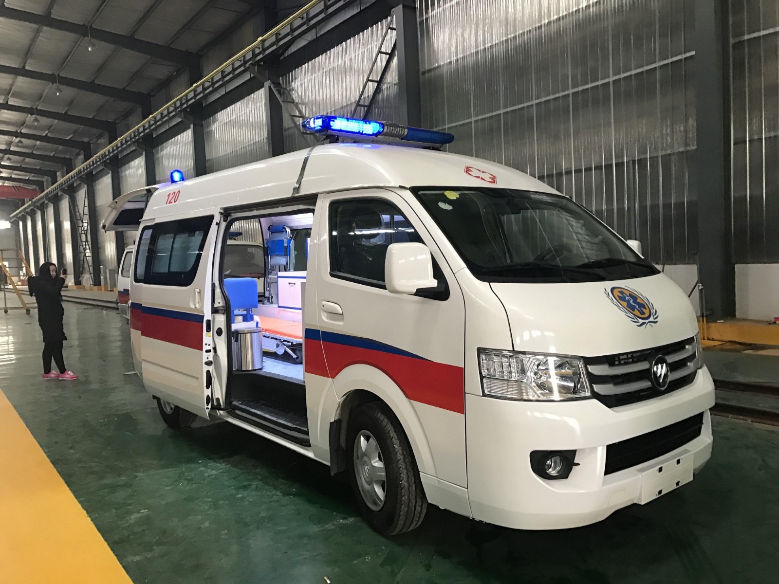 加查县救护车转院