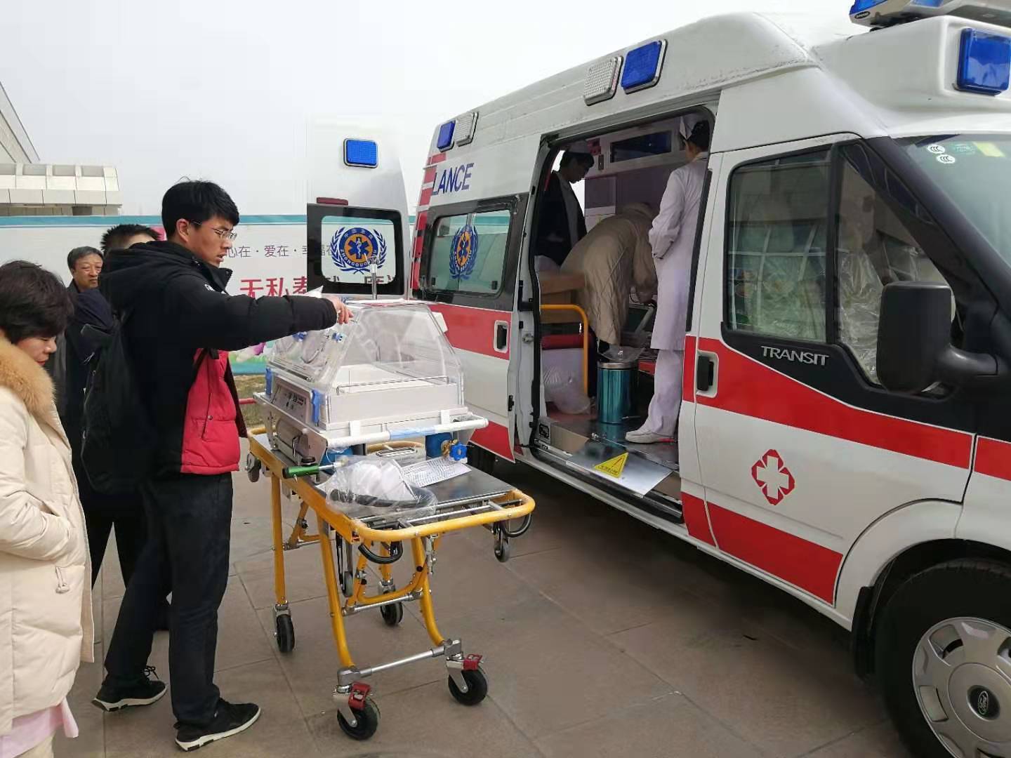 加查县救护车转院